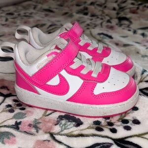 Nike Kids Sneakers in Pink and White